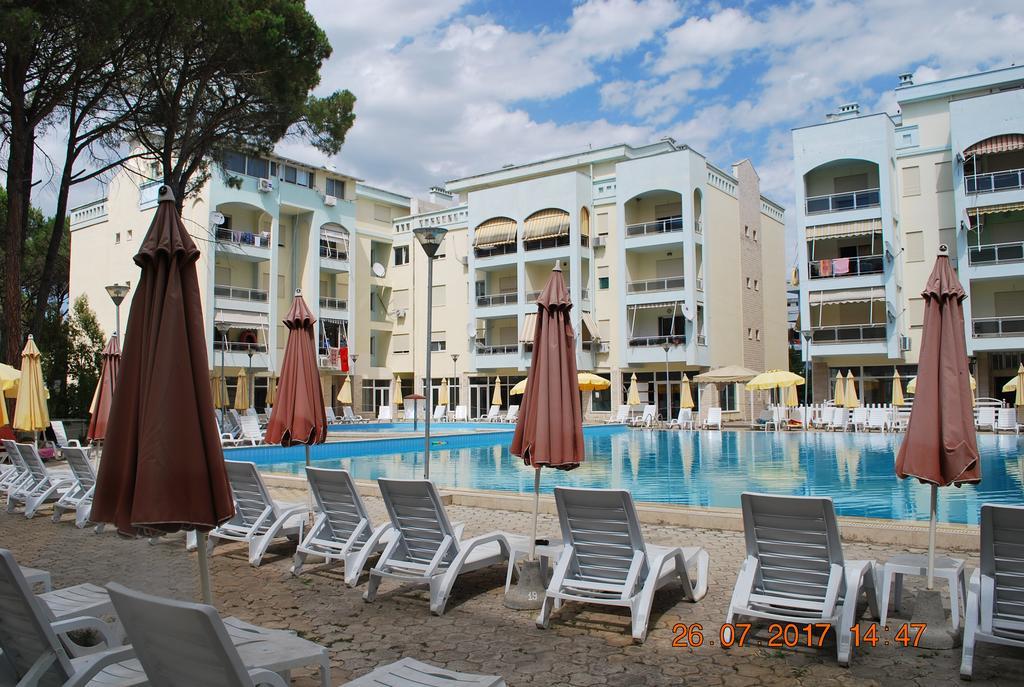 Arbi'S Pool View Apartment Голем Екстер'єр фото